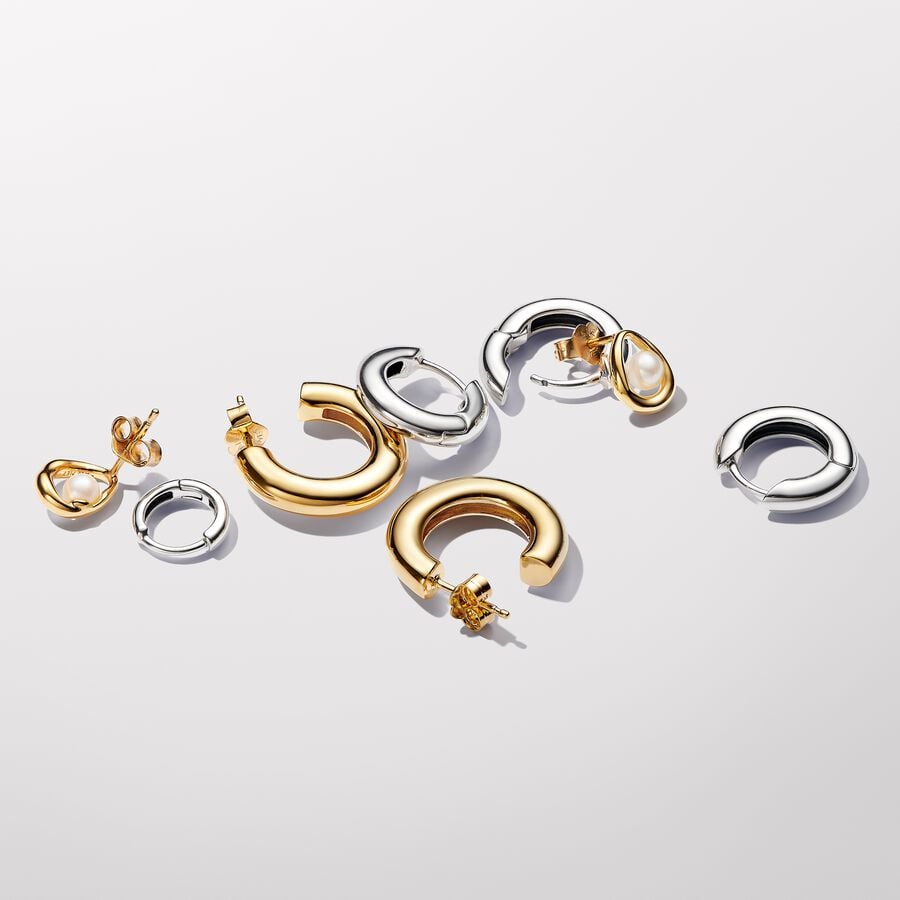 Organically V-shaped Open Hoop Earrings - Image 2