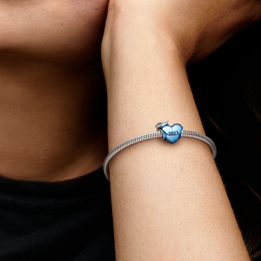 Blue 2023 Graduation Heart Charm - Image 4