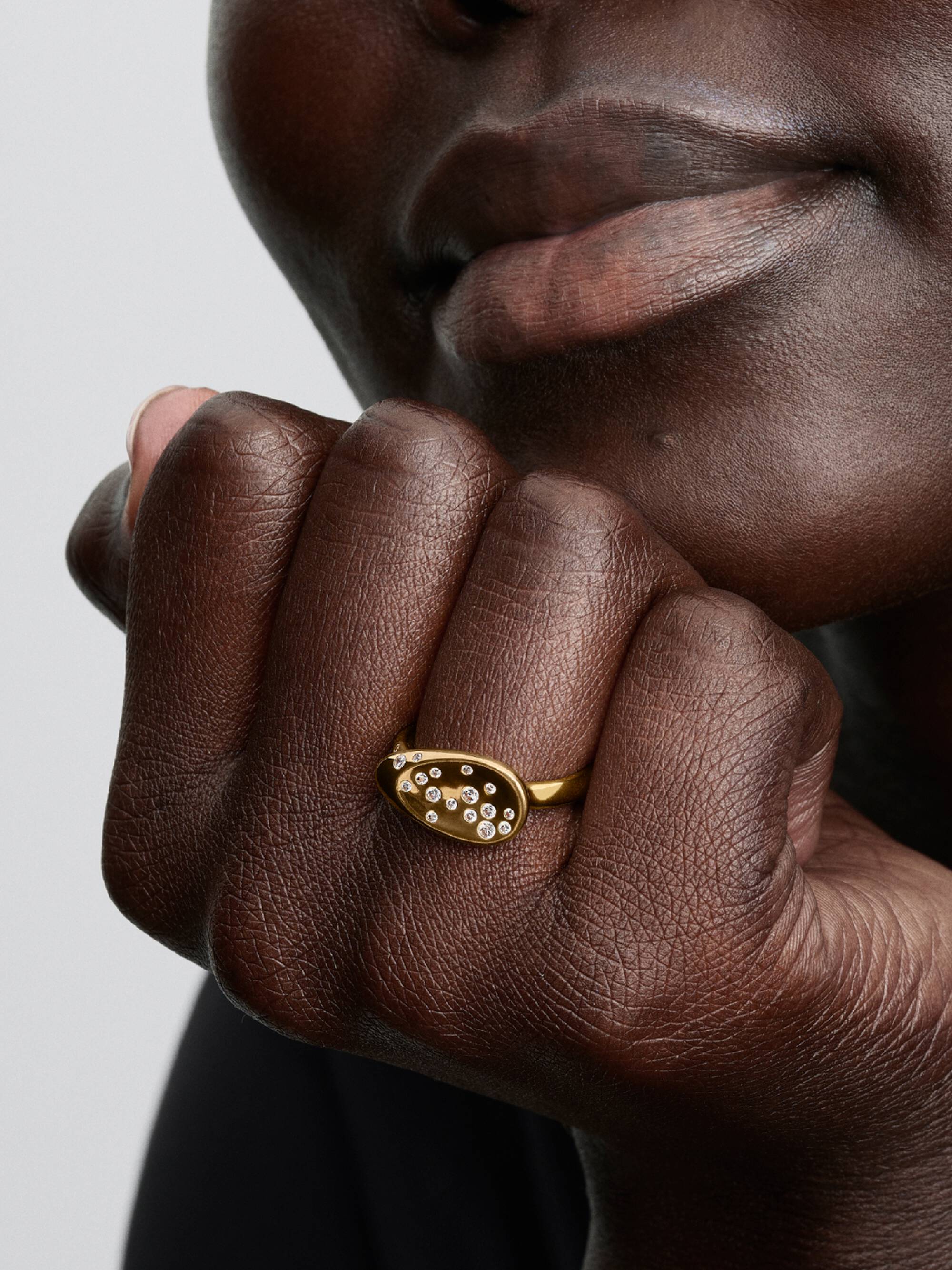 Small Stone-Set Oval Signet Ring - Image 3